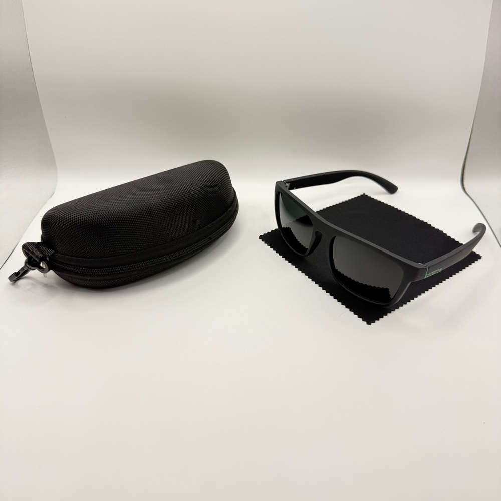 Fresh and Stylish Polarized Glass with Contrast Colors, PC Frame